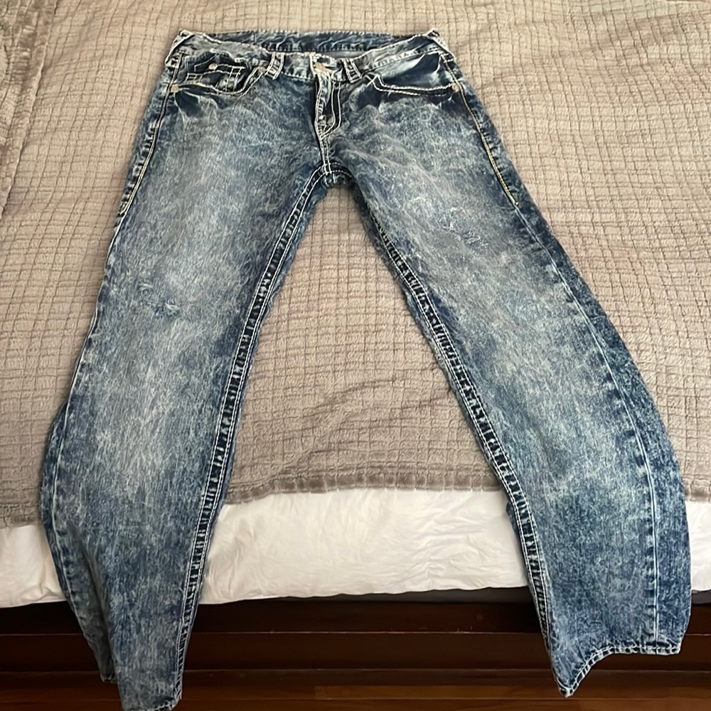 Selling my true religion jeans never worn just been sitting in my closet.